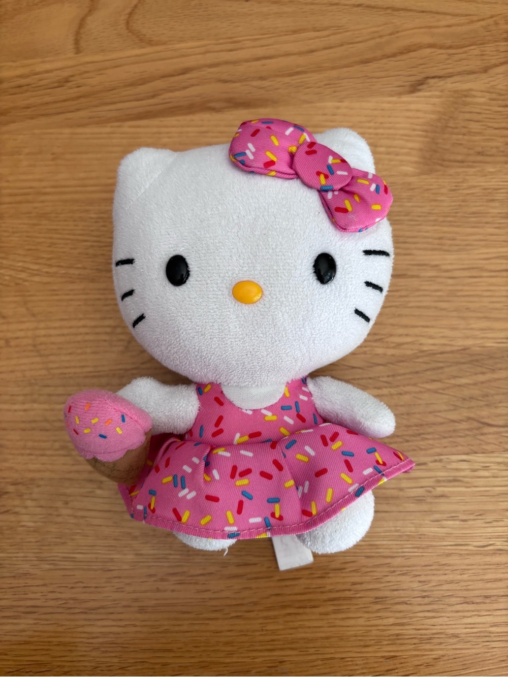 Hello Kitty Ice Cream / Sprinkles